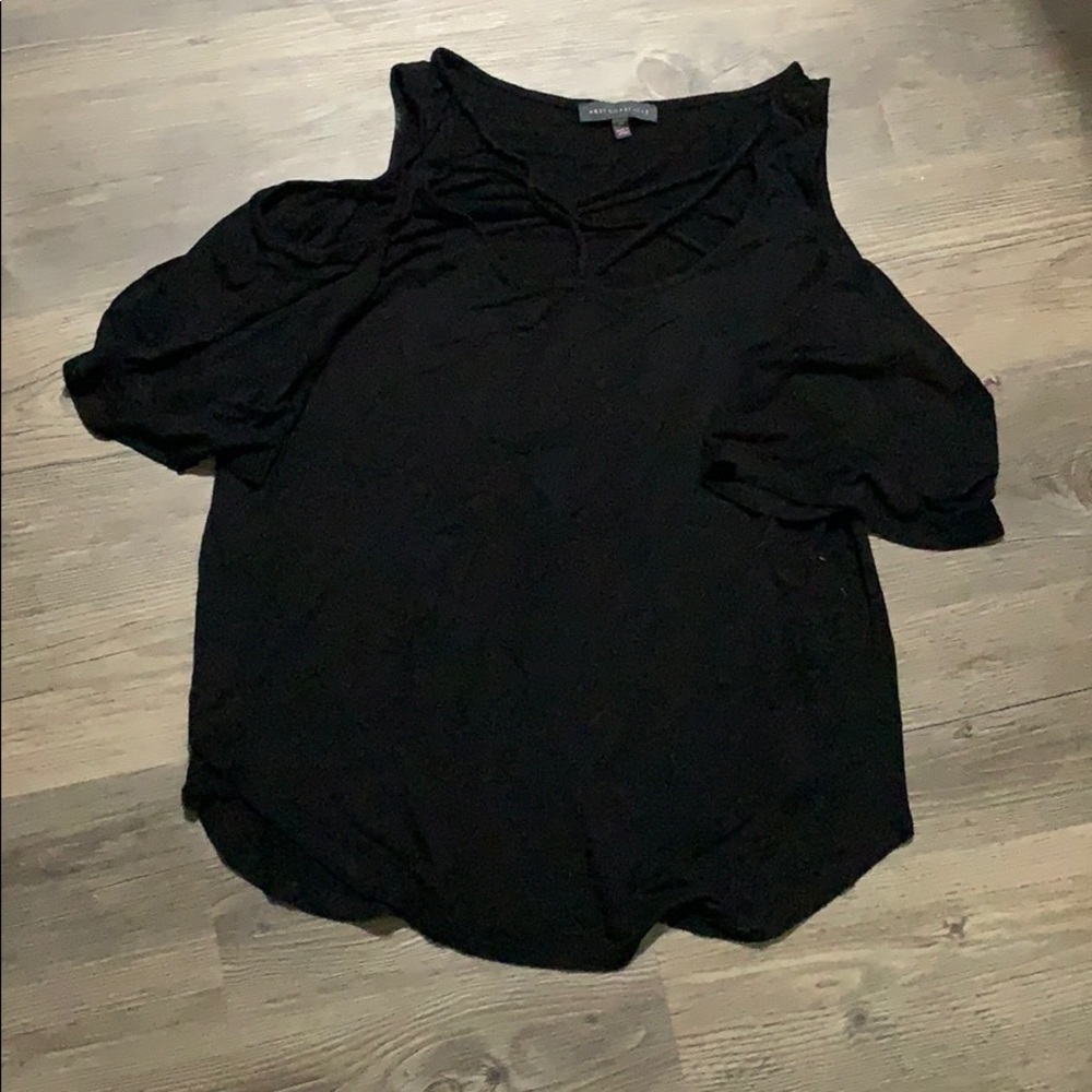 Cut out shoulder t-shirt